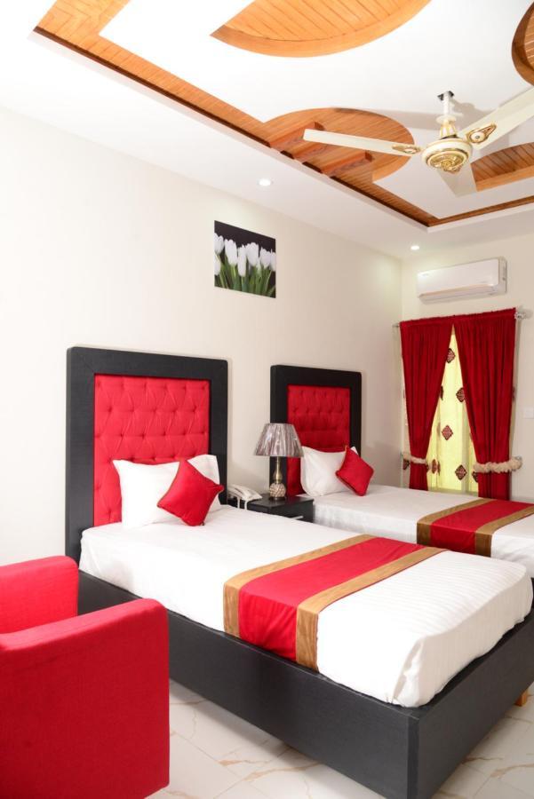 Hotel Deluxe Johar Town Lahore Buitenkant foto