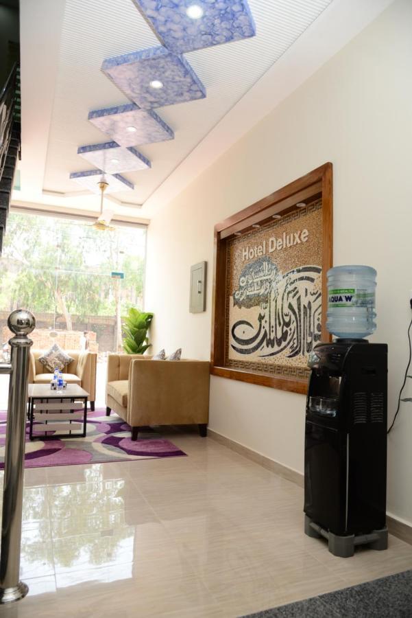Hotel Deluxe Johar Town Lahore Buitenkant foto