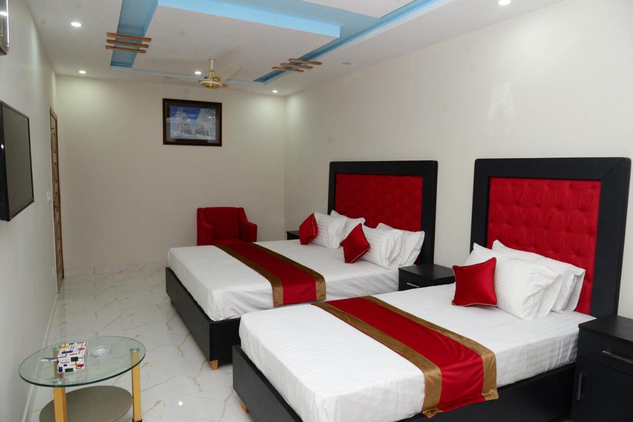 Hotel Deluxe Johar Town Lahore Buitenkant foto