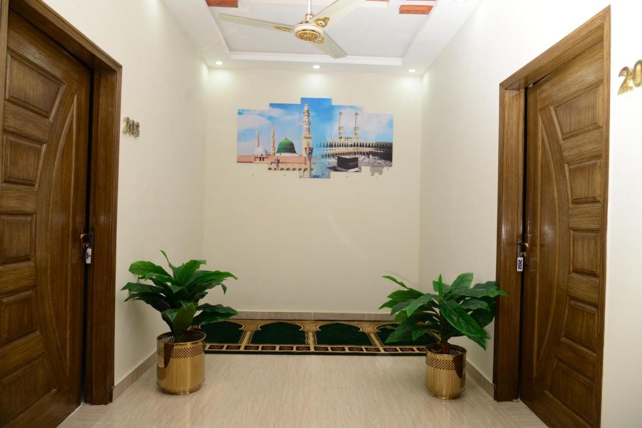 Hotel Deluxe Johar Town Lahore Buitenkant foto