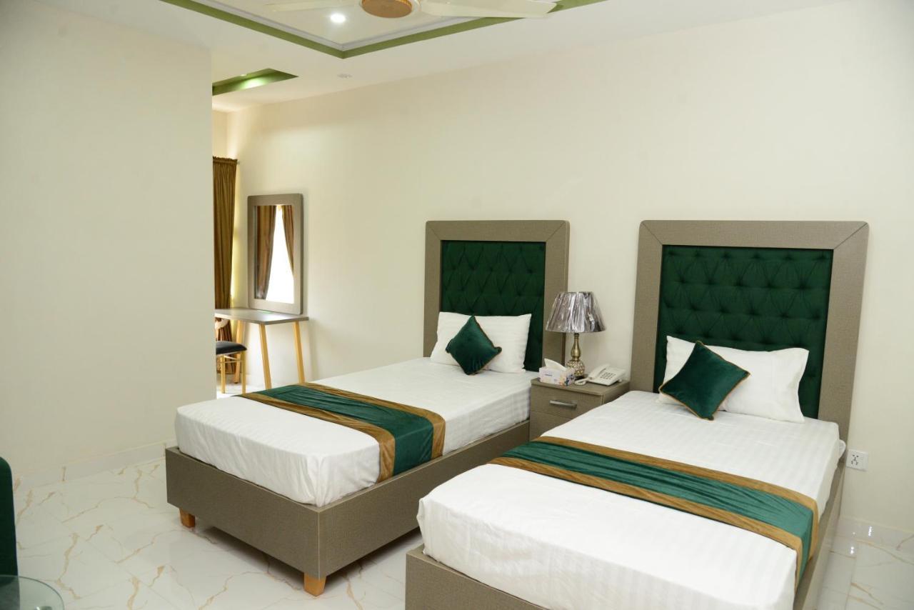 Hotel Deluxe Johar Town Lahore Buitenkant foto