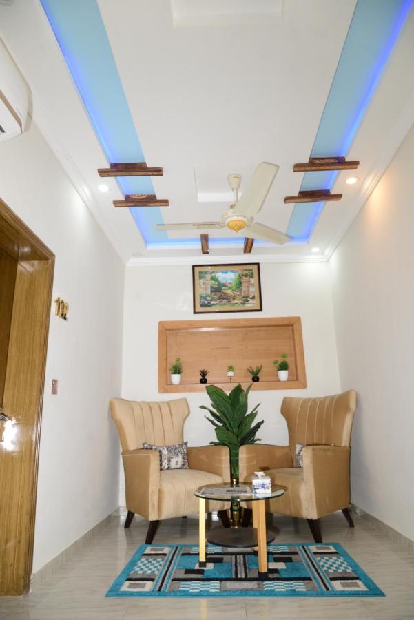 Hotel Deluxe Johar Town Lahore Buitenkant foto