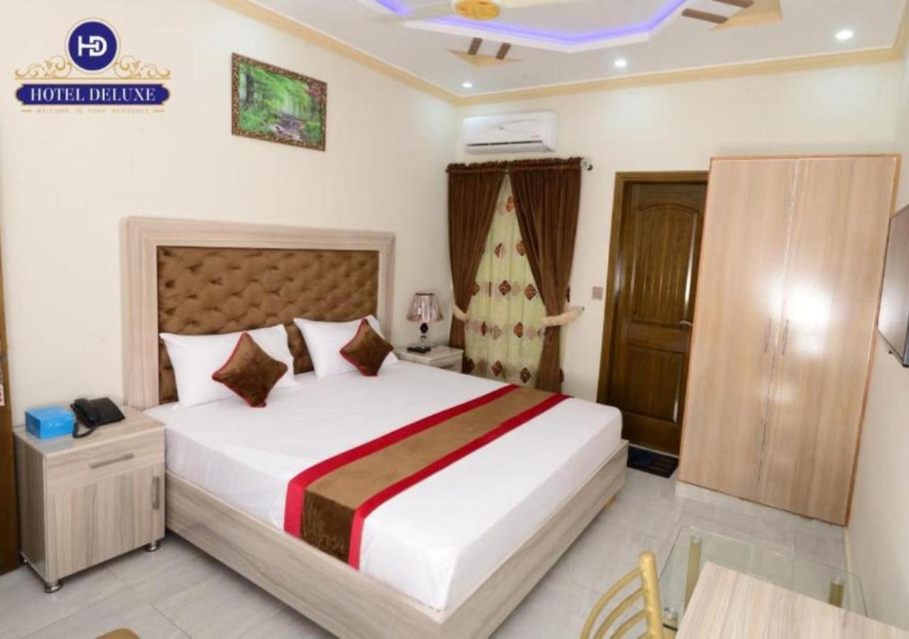 Hotel Deluxe Johar Town Lahore Buitenkant foto