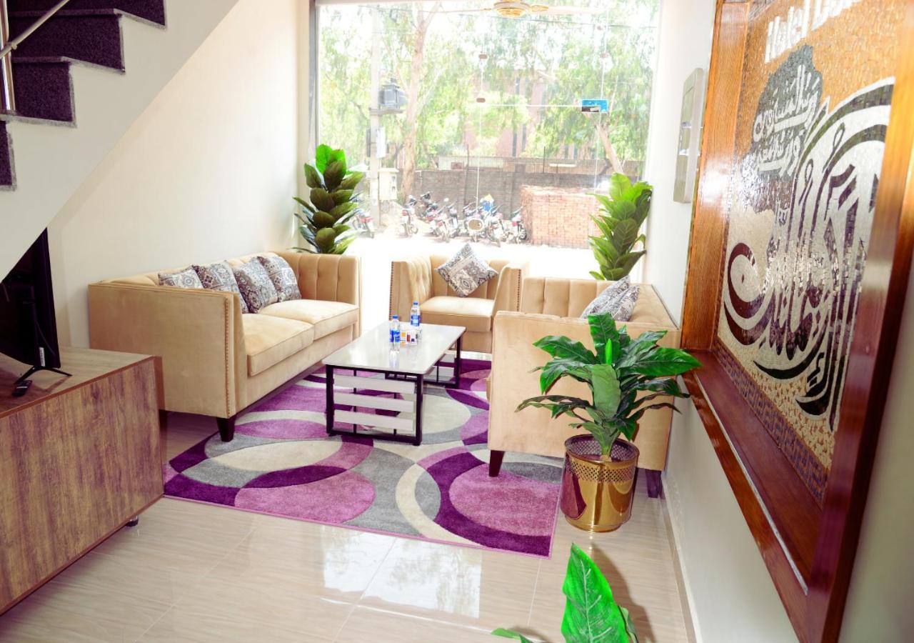 Hotel Deluxe Johar Town Lahore Buitenkant foto