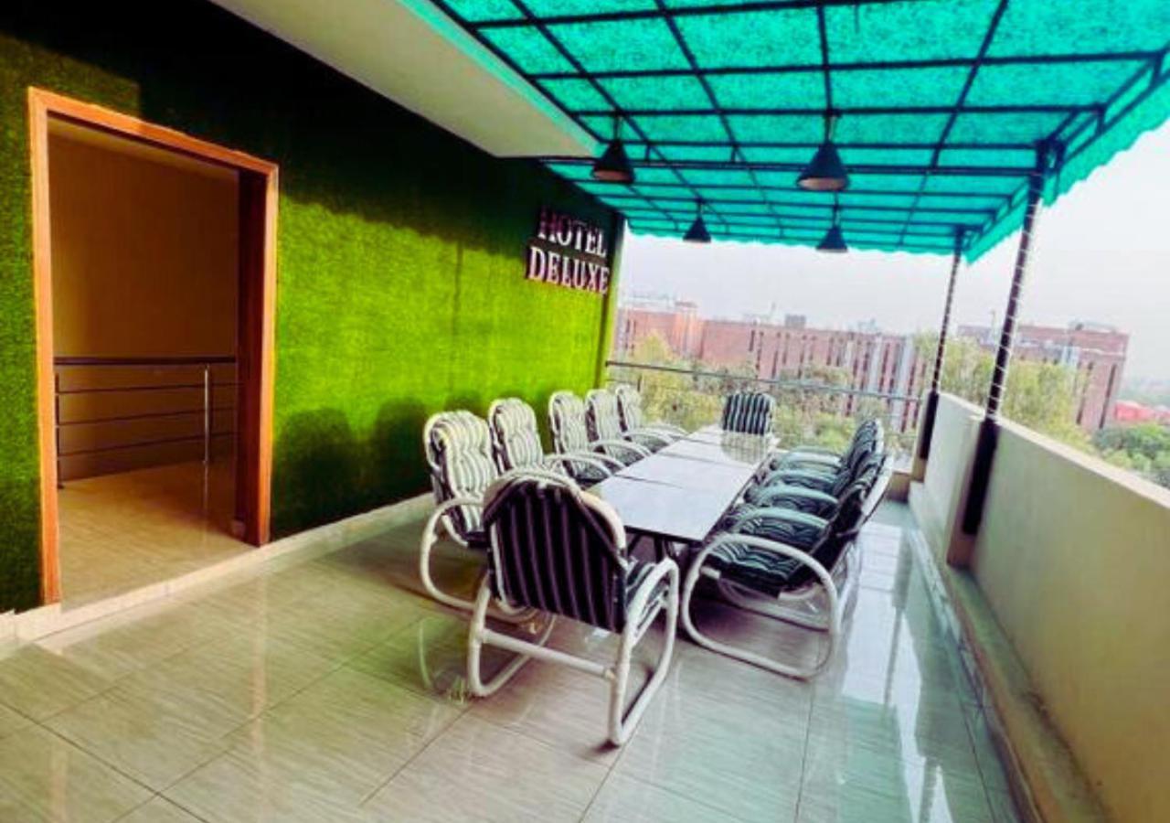 Hotel Deluxe Johar Town Lahore Buitenkant foto