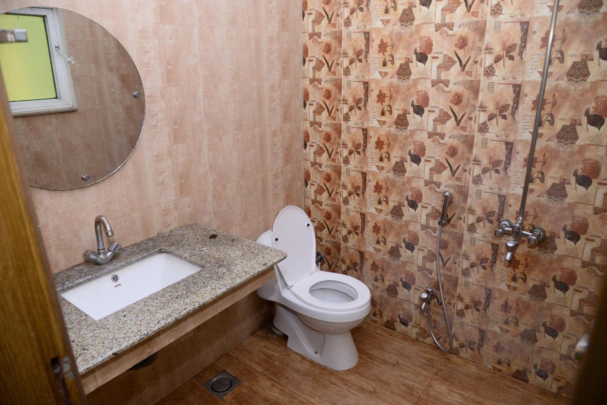 Hotel Deluxe Johar Town Lahore Buitenkant foto